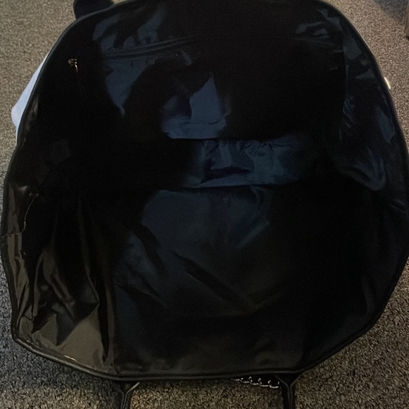 Victoria’s Secret bag - Picture 7 of 12